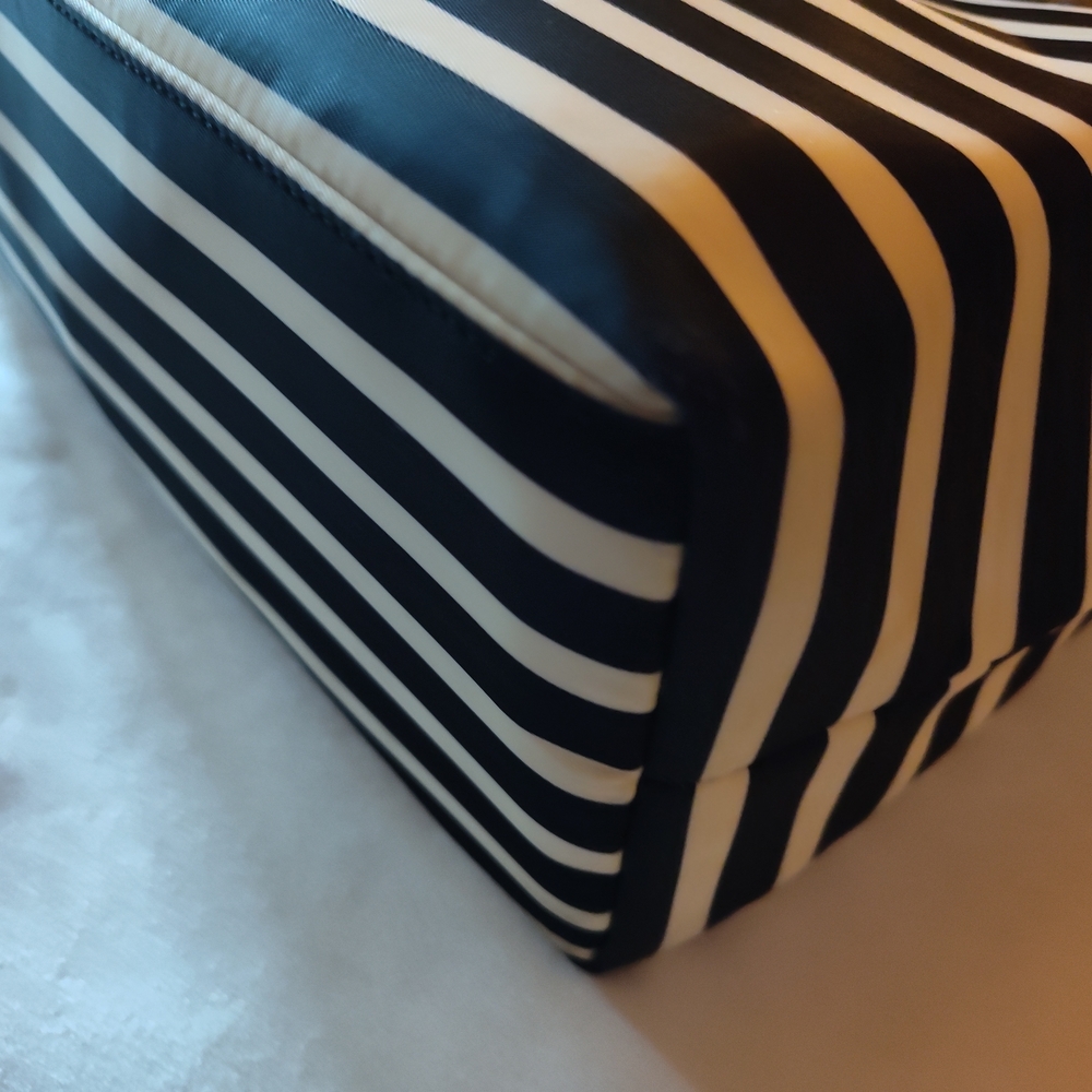 Kate Spade StoryBook Lining Stripe Tote Black White One Corner Rub EUC - Picture 13 of 14